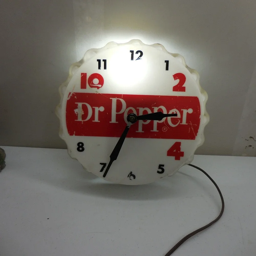 Vintage Dr Pepper Bottle Cap Light Up Wall Clock Tommy Tucker Plastics Retro
